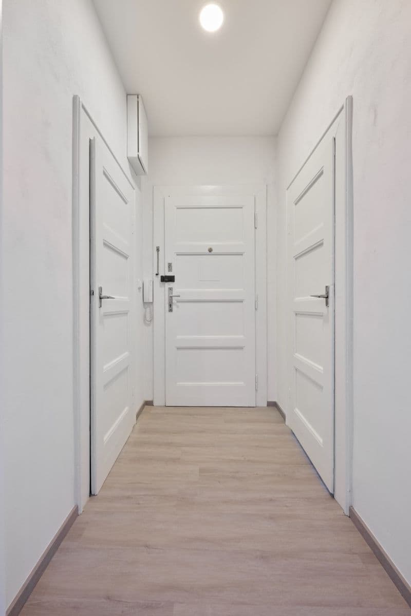 Studio flat to rent, 30 m², Viklefova, Prague, Prague Studio flat to rent, 30 m², Viklefova, Prague, Prague