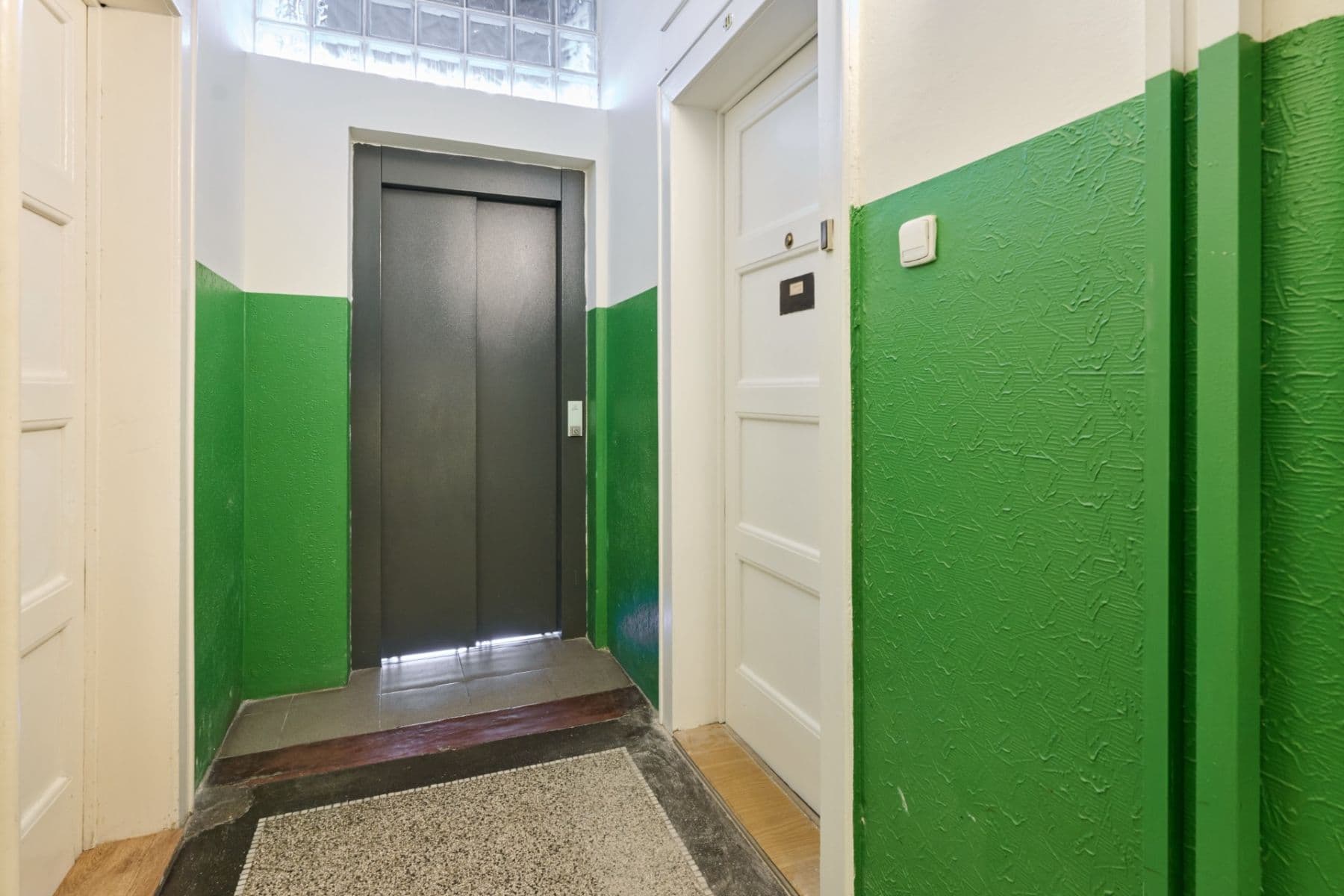 Studio flat to rent, 30 m², Viklefova, Prague, Prague Studio flat to rent, 30 m², Viklefova, Prague, Prague
