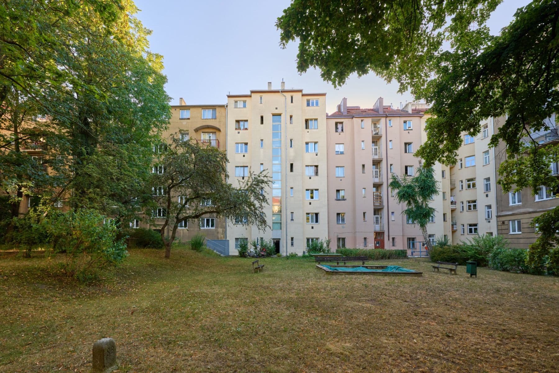 Studio flat to rent, 30 m², Viklefova, Prague, Prague Studio flat to rent, 30 m², Viklefova, Prague, Prague
