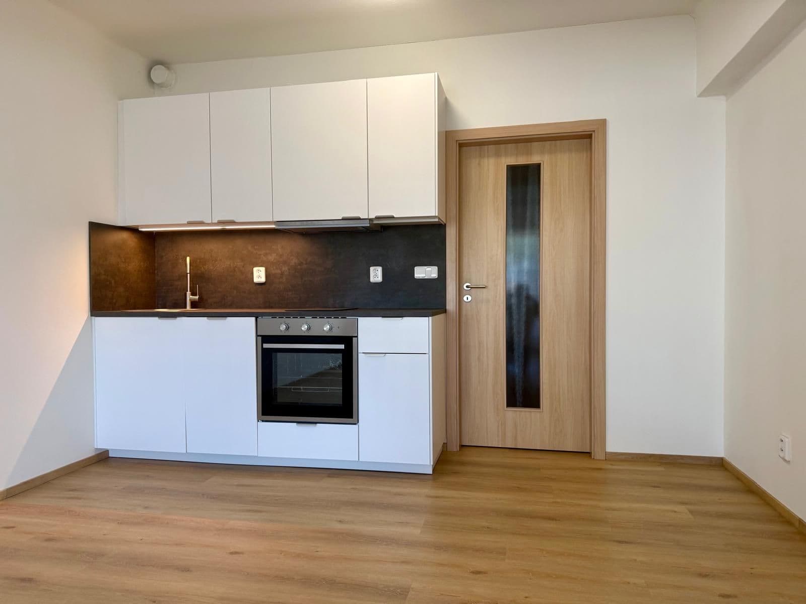 Studio flat to rent, 34 m², Mochovská, Prague, Prague Studio flat to rent, 34 m², Mochovská, Prague, Prague
