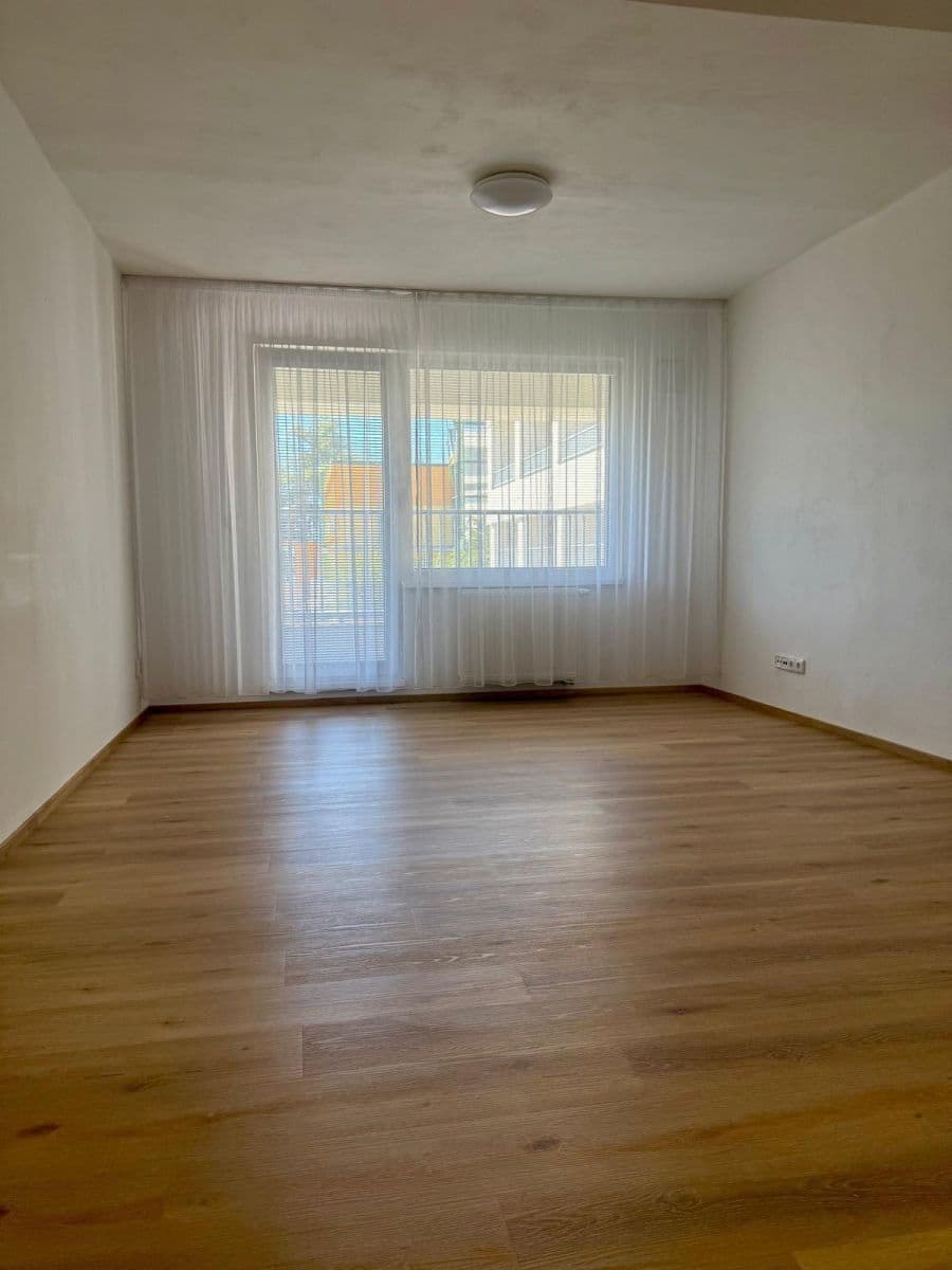 Studio flat to rent, 34 m², Mochovská, Prague, Prague Studio flat to rent, 34 m², Mochovská, Prague, Prague