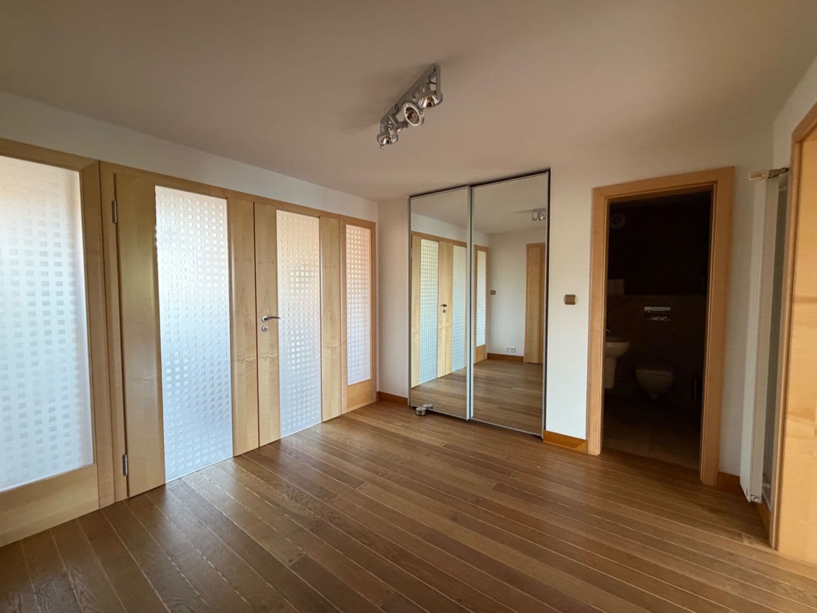 2 bedroom with open-plan kitchen flat to rent, 157 m², Korunní, Prague, Prague 2 bedroom with open-plan kitchen flat to rent, 157 m², Korunní, Prague, Prague