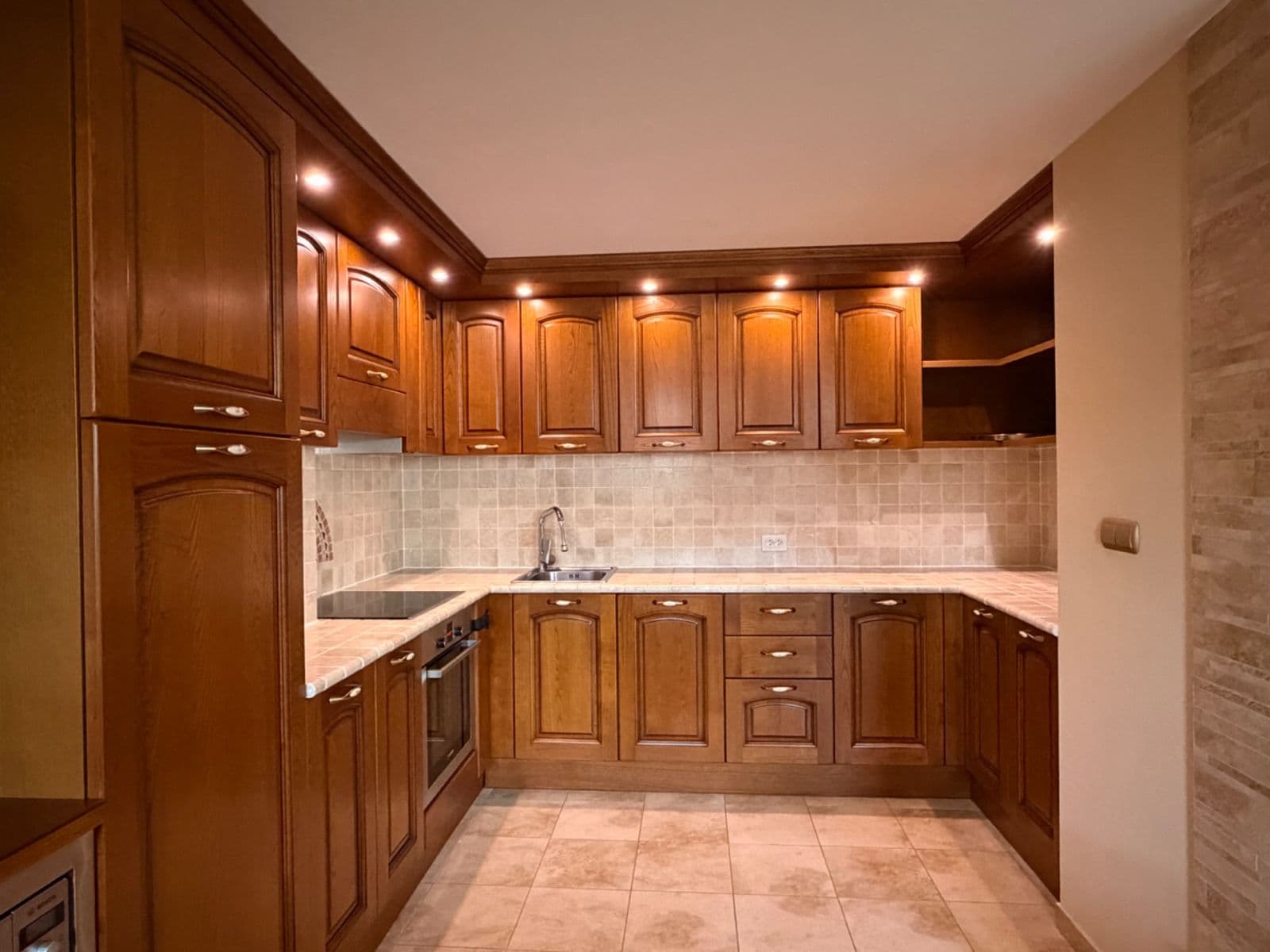 2 bedroom with open-plan kitchen flat to rent, 157 m², Korunní, Prague, Prague 2 bedroom with open-plan kitchen flat to rent, 157 m², Korunní, Prague, Prague