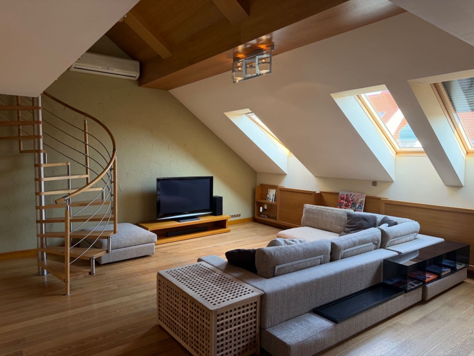 2 bedroom with open-plan kitchen flat to rent, 157 m², Korunní, Prague, Prague 2 bedroom with open-plan kitchen flat to rent, 157 m², Korunní, Prague, Prague