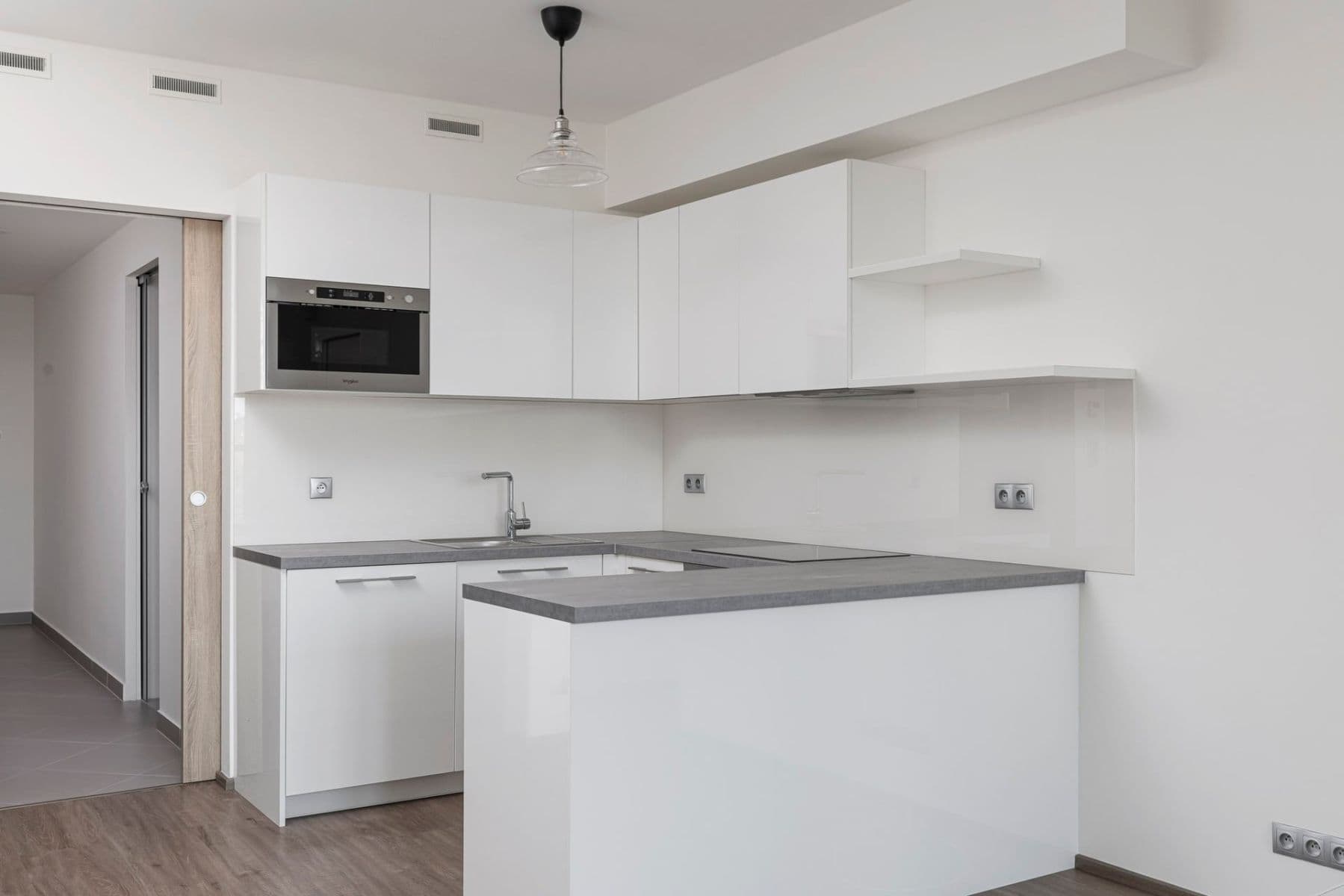1 bedroom with open-plan kitchen flat to rent, 52 m², Kurta Konráda, Prague, Prague 1 bedroom with open-plan kitchen flat to rent, 52 m², Kurta Konráda, Prague, Prague