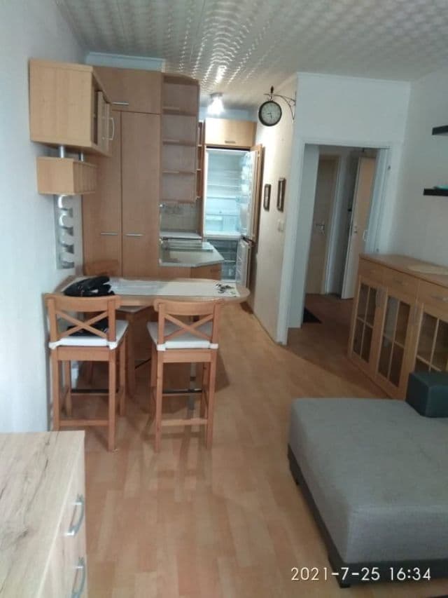1 bedroom with open-plan kitchen flat to rent, 40 m², Makovského, Prague, Prague 1 bedroom with open-plan kitchen flat to rent, 40 m², Makovského, Prague, Prague