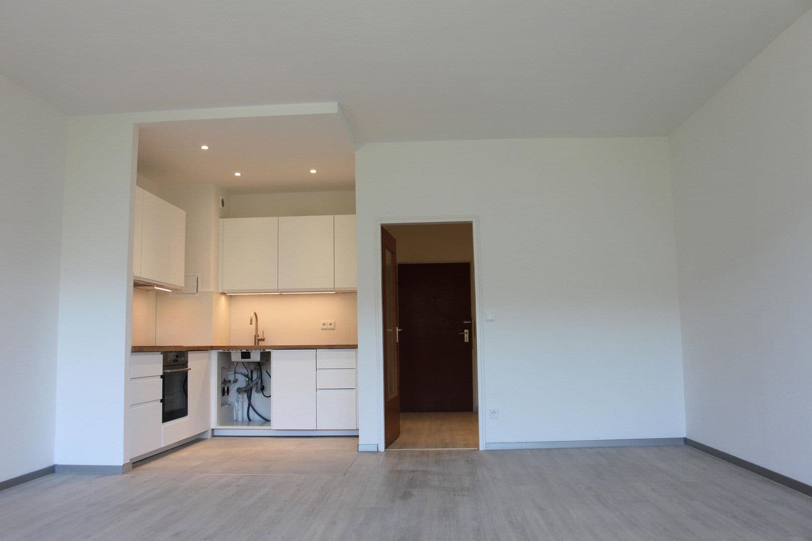 Studio flat to rent, 48 m², Landsberger Straße 427, München, Bavaria Studio flat to rent, 48 m², Landsberger Straße 427, München, Bavaria