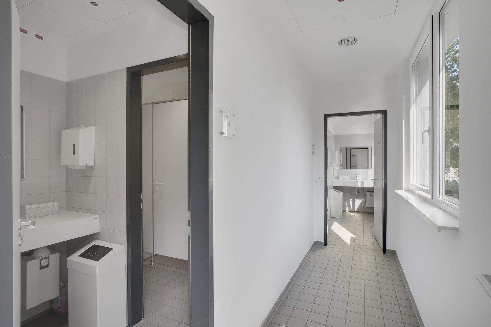 office to rent, 1,160 m², Otto-Fleck-Schneise 8, Frankfurt am Main, Hesse office to rent, 1,160 m², Otto-Fleck-Schneise 8, Frankfurt am Main, Hesse