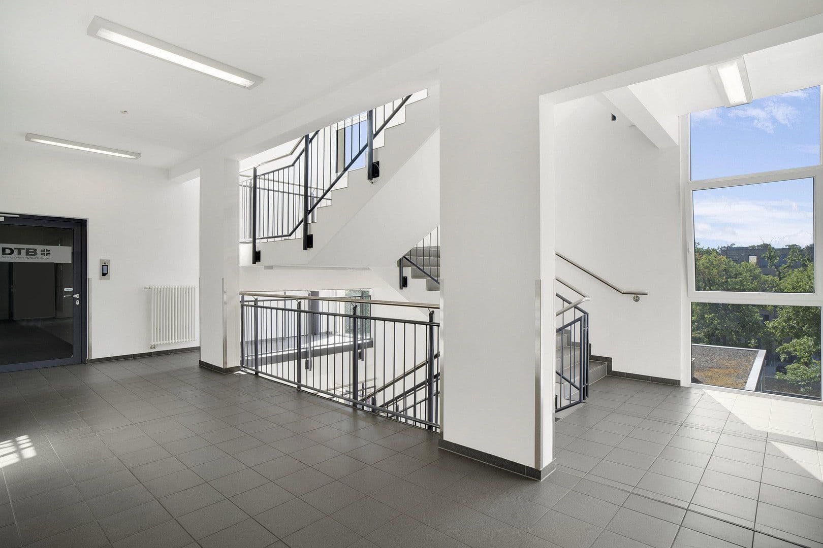 office to rent, 1,160 m², Otto-Fleck-Schneise 8, Frankfurt am Main, Hesse office to rent, 1,160 m², Otto-Fleck-Schneise 8, Frankfurt am Main, Hesse
