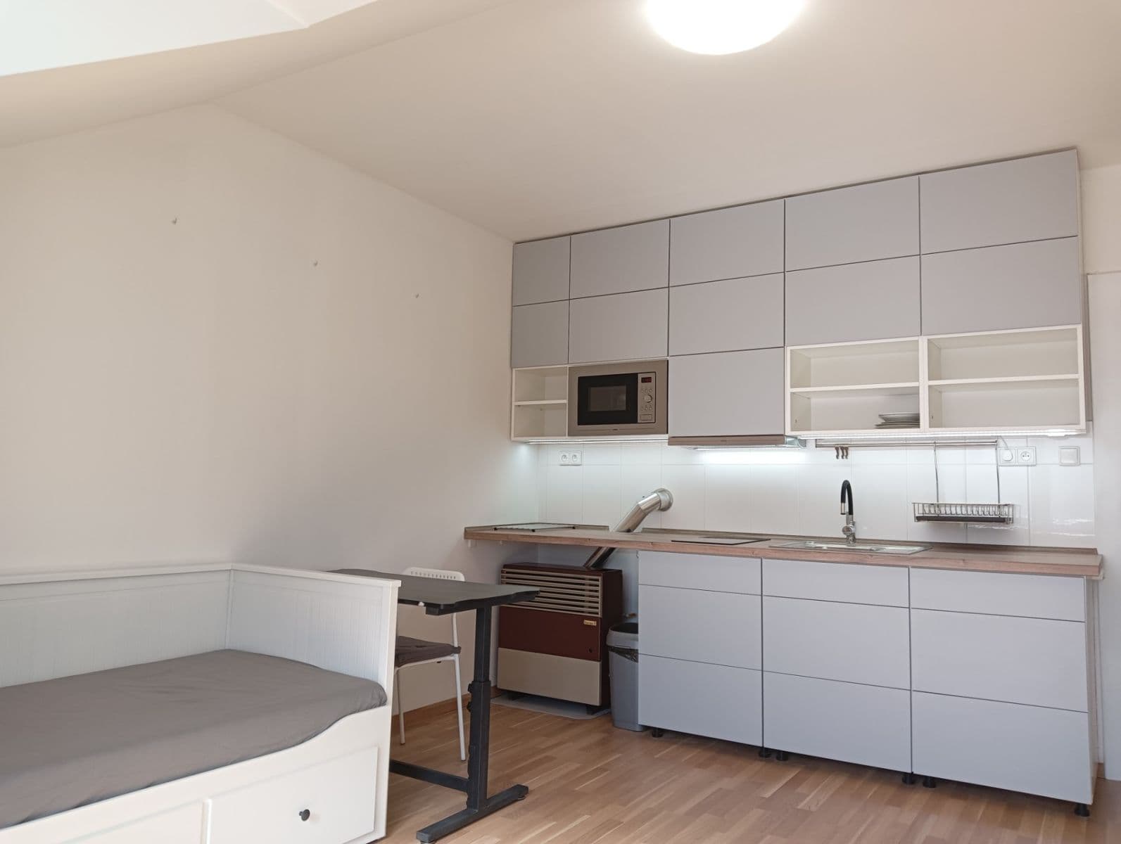 Studio flat to rent, 29 m², Brtnická, Prague, Prague Studio flat to rent, 29 m², Brtnická, Prague, Prague