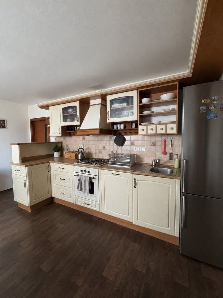 3 bedroom with open-plan kitchen flat to rent, 74 m², Politických vězňů, Horoměřice, Středočeský Region 3 bedroom with open-plan kitchen flat to rent, 74 m², Politických vězňů, Horoměřice, Středočeský Region