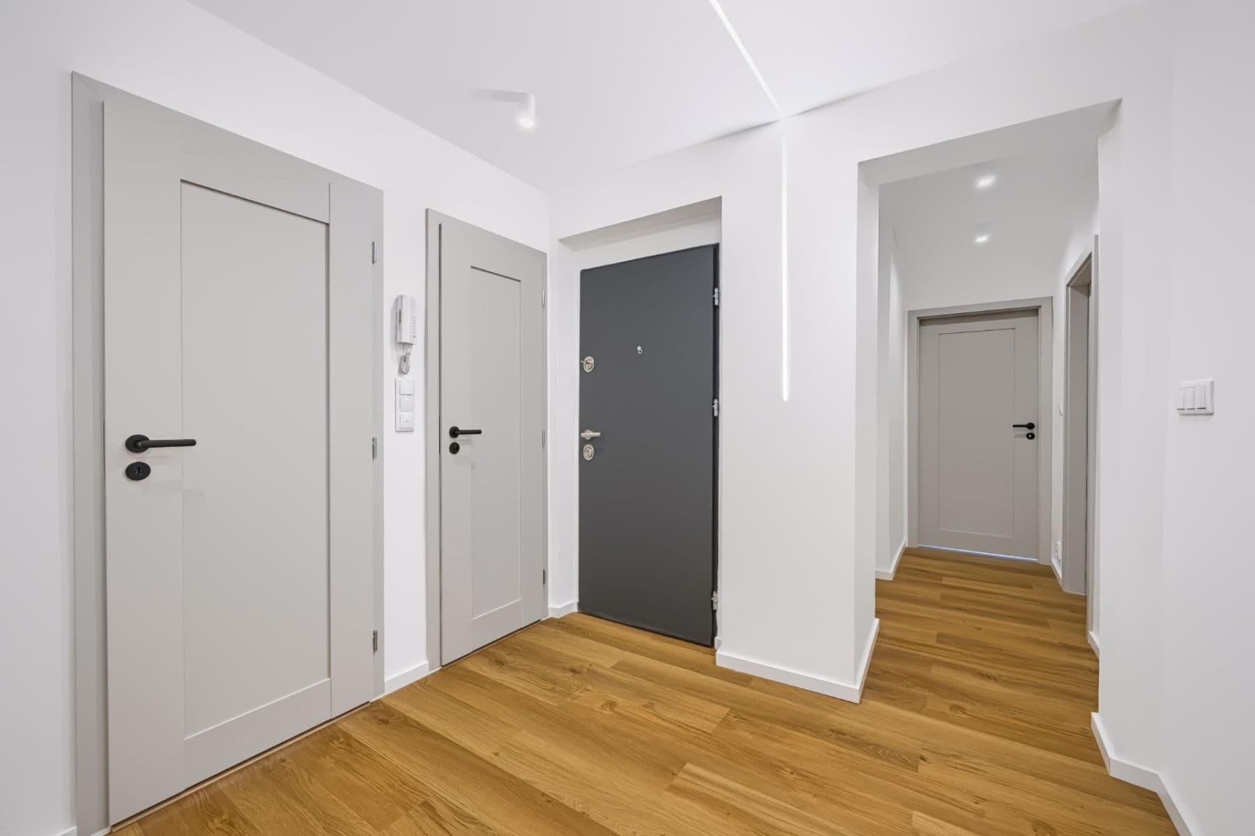 3 bedroom with open-plan kitchen flat for sale, 78 m², Hlavní, Prague, Prague 3 bedroom with open-plan kitchen flat for sale, 78 m², Hlavní, Prague, Prague