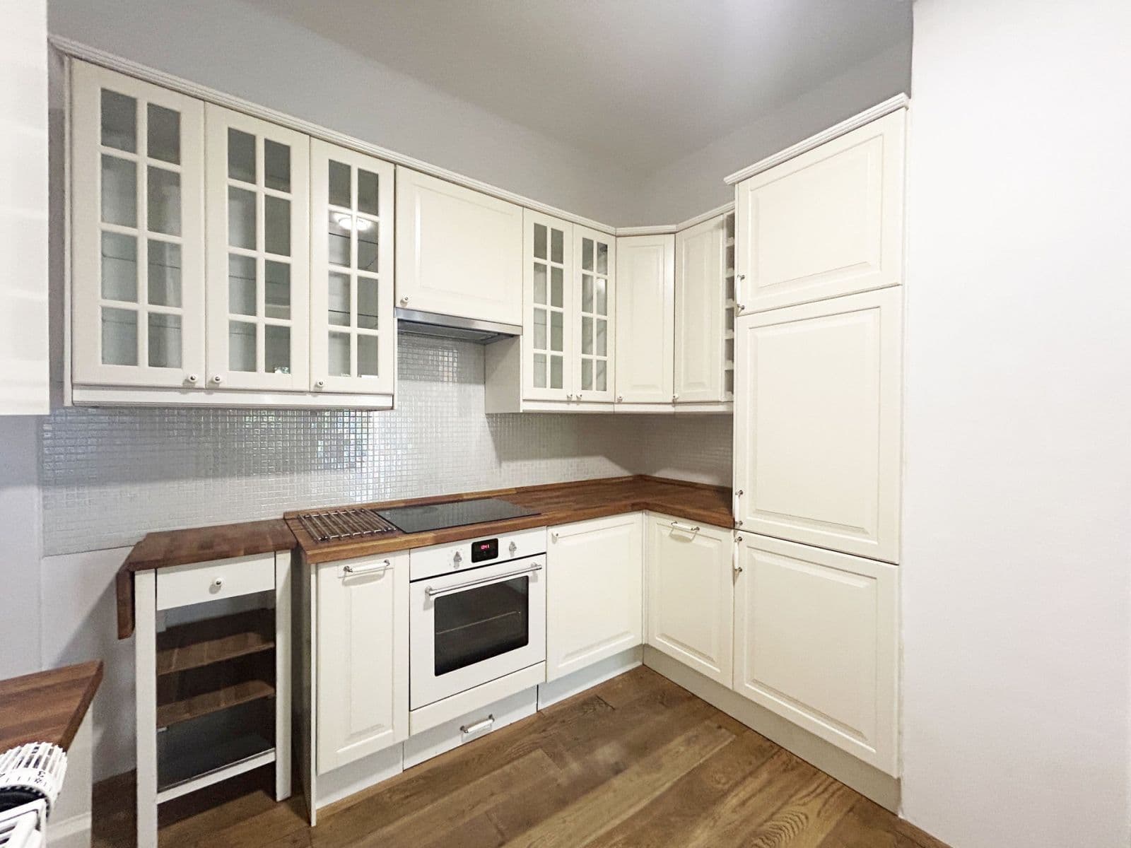 1 bedroom with open-plan kitchen flat to rent, 59 m², Plzeňská, Prague, Prague 1 bedroom with open-plan kitchen flat to rent, 59 m², Plzeňská, Prague, Prague