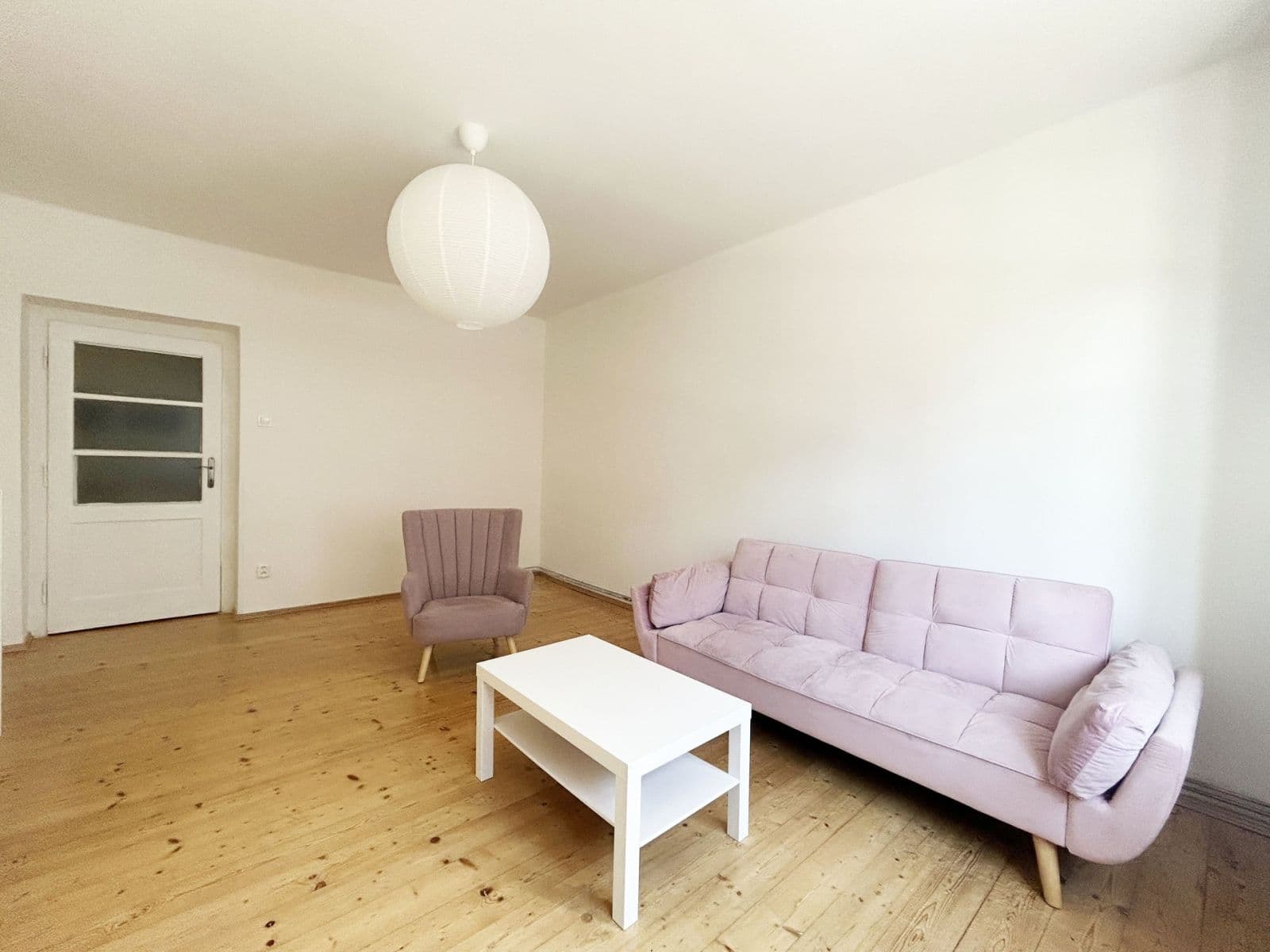 1 bedroom with open-plan kitchen flat to rent, 59 m², Plzeňská, Prague, Prague 1 bedroom with open-plan kitchen flat to rent, 59 m², Plzeňská, Prague, Prague