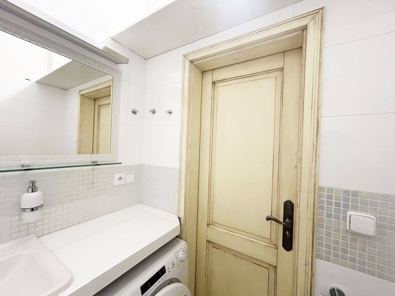 1 bedroom with open-plan kitchen flat to rent, 59 m², Plzeňská, Prague, Prague 1 bedroom with open-plan kitchen flat to rent, 59 m², Plzeňská, Prague, Prague