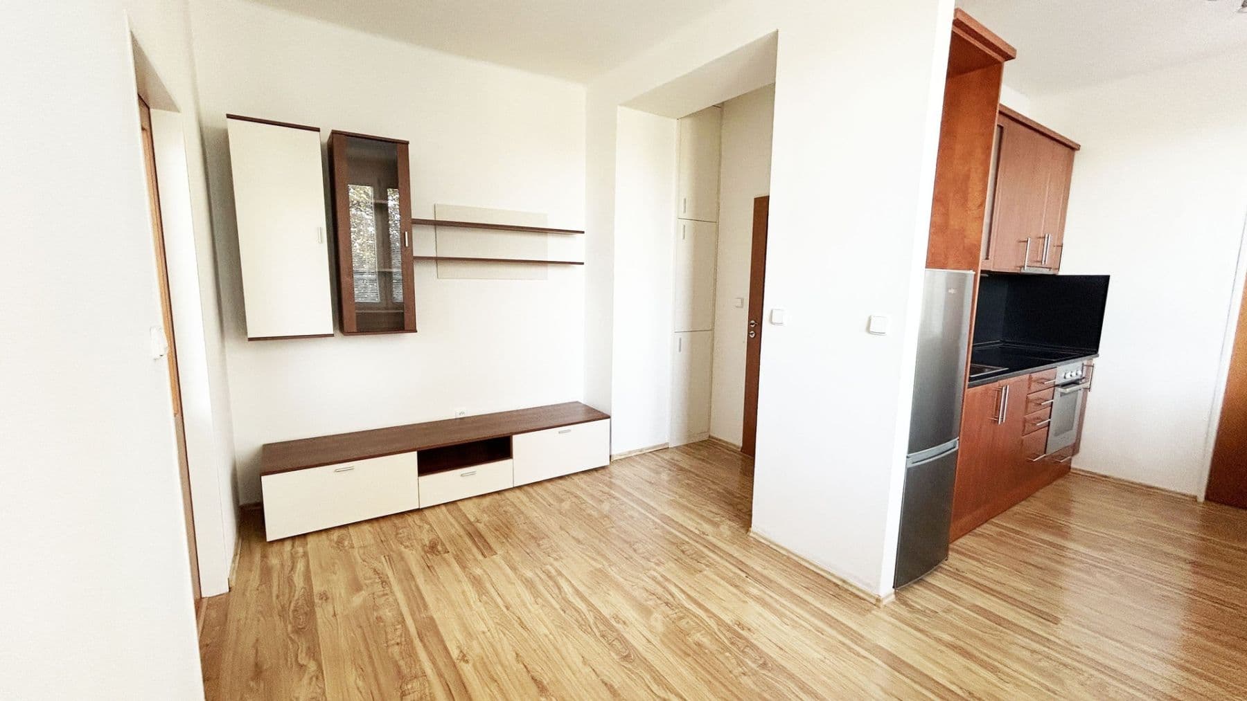 2 bedroom with open-plan kitchen flat to rent, 42 m², Moskevská, Kladno, Středočeský Region 2 bedroom with open-plan kitchen flat to rent, 42 m², Moskevská, Kladno, Středočeský Region