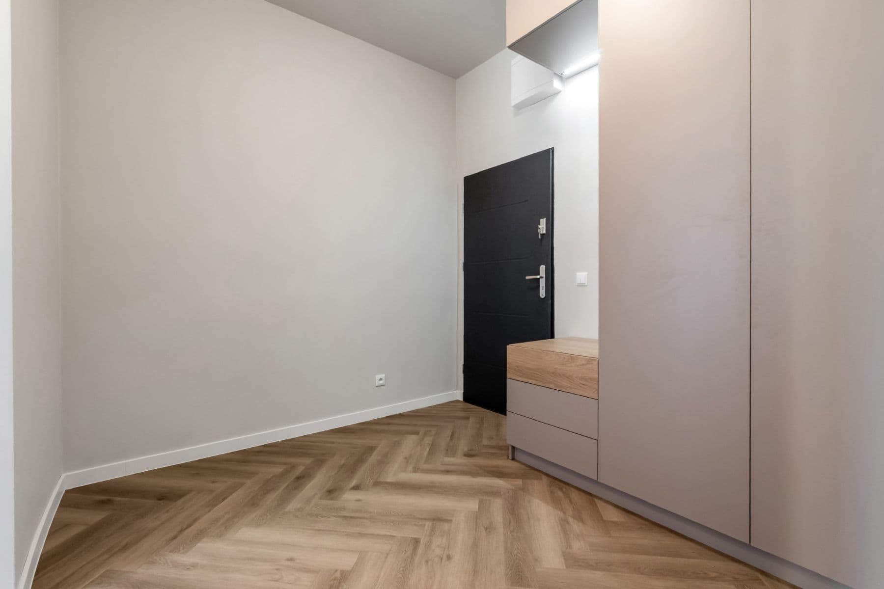1 bedroom with open-plan kitchen flat for sale, 65 m², Hůlkova, Prague, Prague 1 bedroom with open-plan kitchen flat for sale, 65 m², Hůlkova, Prague, Prague