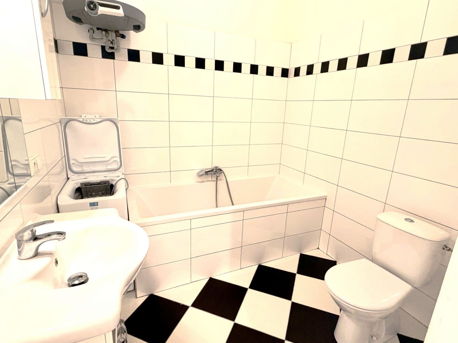 1 bedroom with open-plan kitchen flat to rent, 51 m², Biskupcova, Prague, Prague 1 bedroom with open-plan kitchen flat to rent, 51 m², Biskupcova, Prague, Prague
