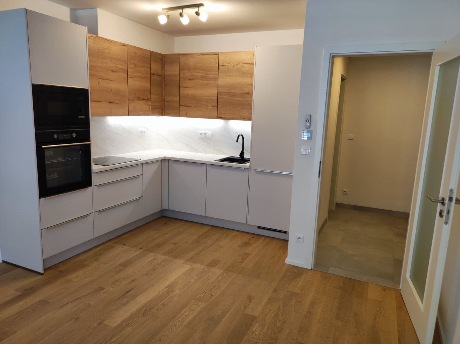 1 bedroom with open-plan kitchen flat to rent, 74 m², Bělohorská, Prague, Prague 1 bedroom with open-plan kitchen flat to rent, 74 m², Bělohorská, Prague, Prague