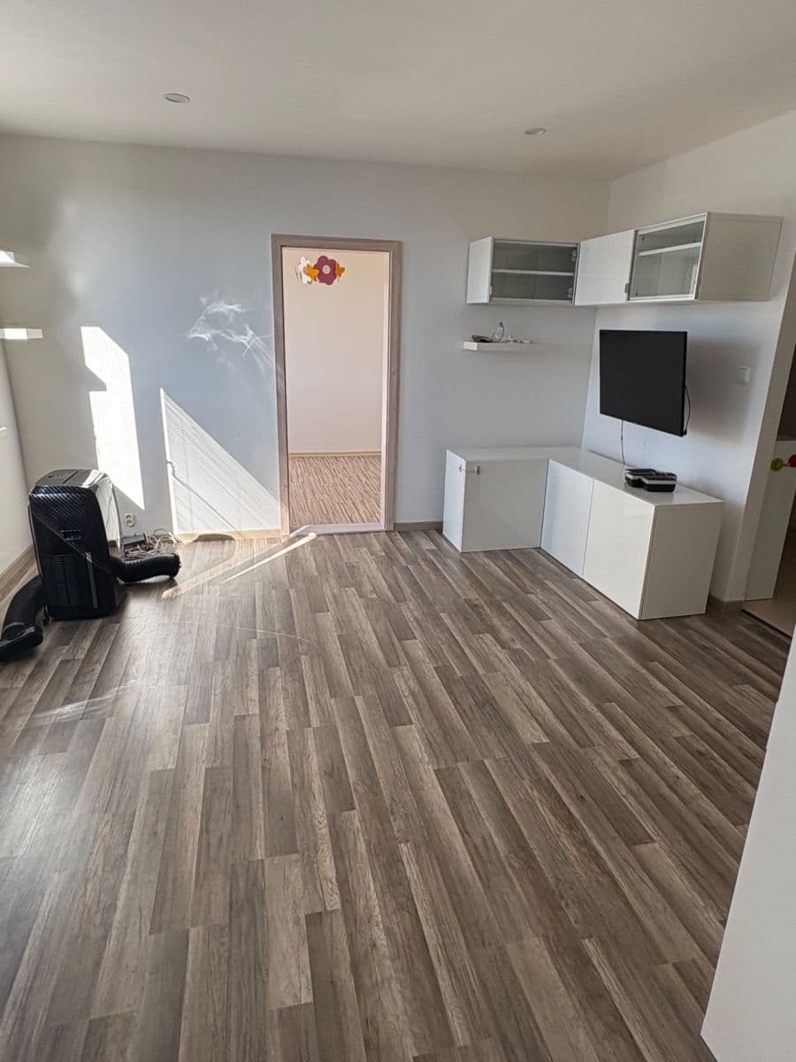 2 bedroom with open-plan kitchen flat to rent, 66 m², Na rovinách, Prague, Prague 2 bedroom with open-plan kitchen flat to rent, 66 m², Na rovinách, Prague, Prague