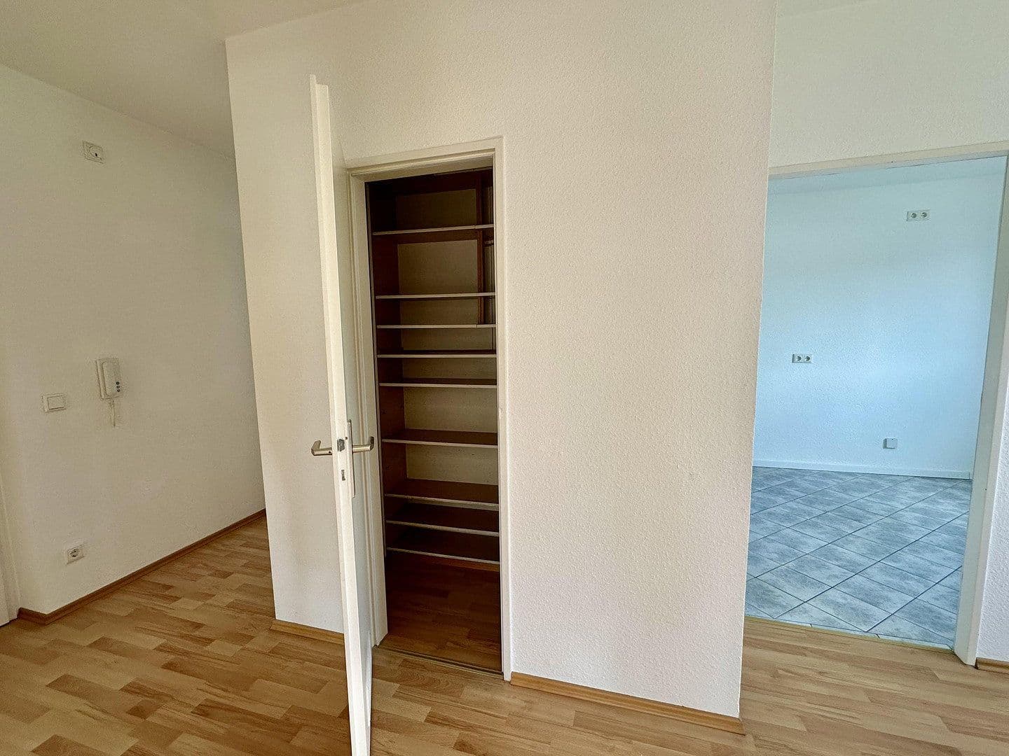 1 bedroom with open-plan kitchen flat to rent, 70 m², Thumenberger Weg 65, Nürnberg, Bavaria 1 bedroom with open-plan kitchen flat to rent, 70 m², Thumenberger Weg 65, Nürnberg, Bavaria