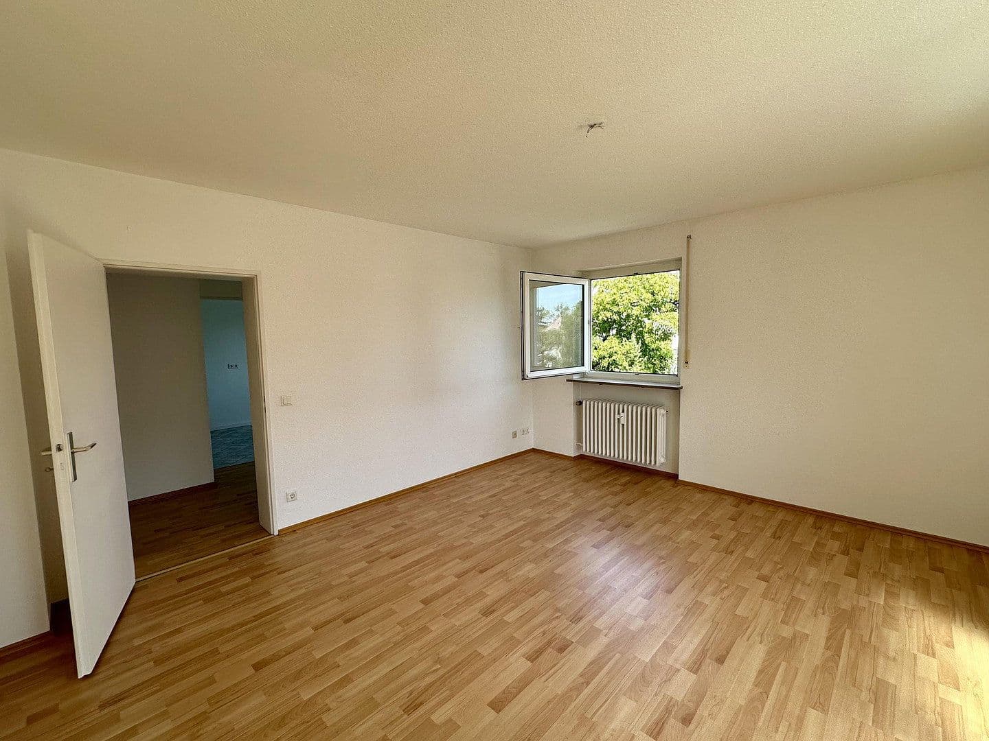 1 bedroom with open-plan kitchen flat to rent, 70 m², Thumenberger Weg 65, Nürnberg, Bavaria 1 bedroom with open-plan kitchen flat to rent, 70 m², Thumenberger Weg 65, Nürnberg, Bavaria