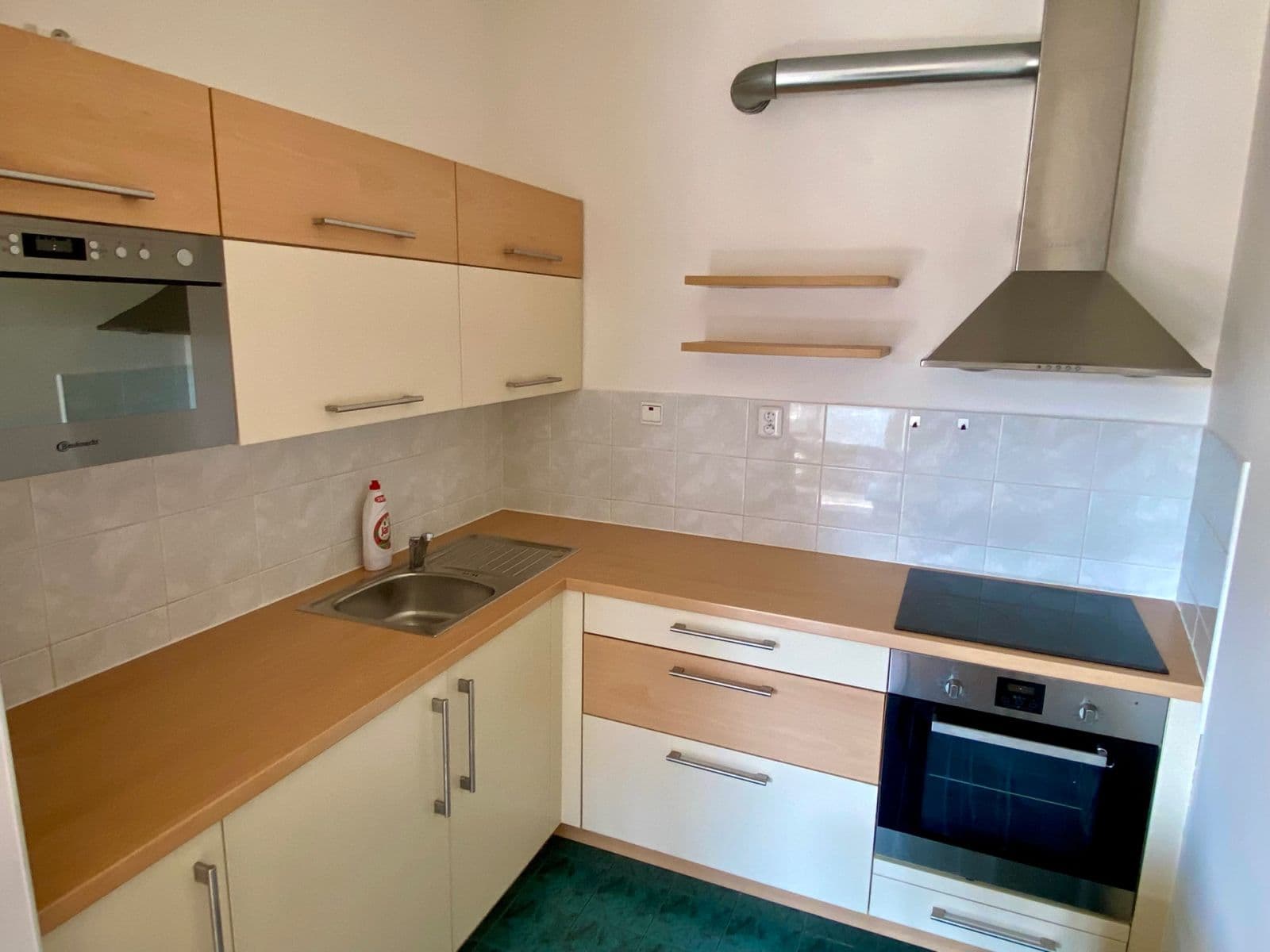 Studio flat to rent, 35 m², U Kříže, Prague, Prague Studio flat to rent, 35 m², U Kříže, Prague, Prague