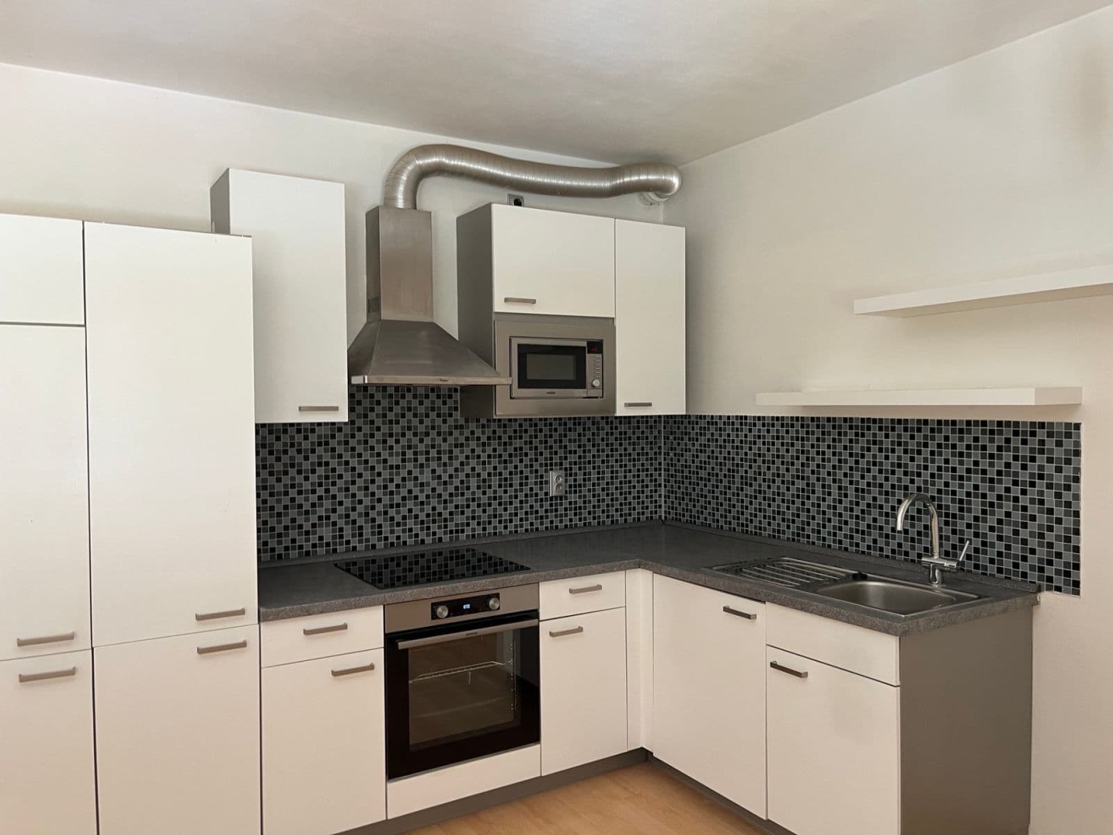 1 bedroom with open-plan kitchen flat to rent, 46 m², Ke Škole, Mníšek pod Brdy, Středočeský Region 1 bedroom with open-plan kitchen flat to rent, 46 m², Ke Škole, Mníšek pod Brdy, Středočeský Region