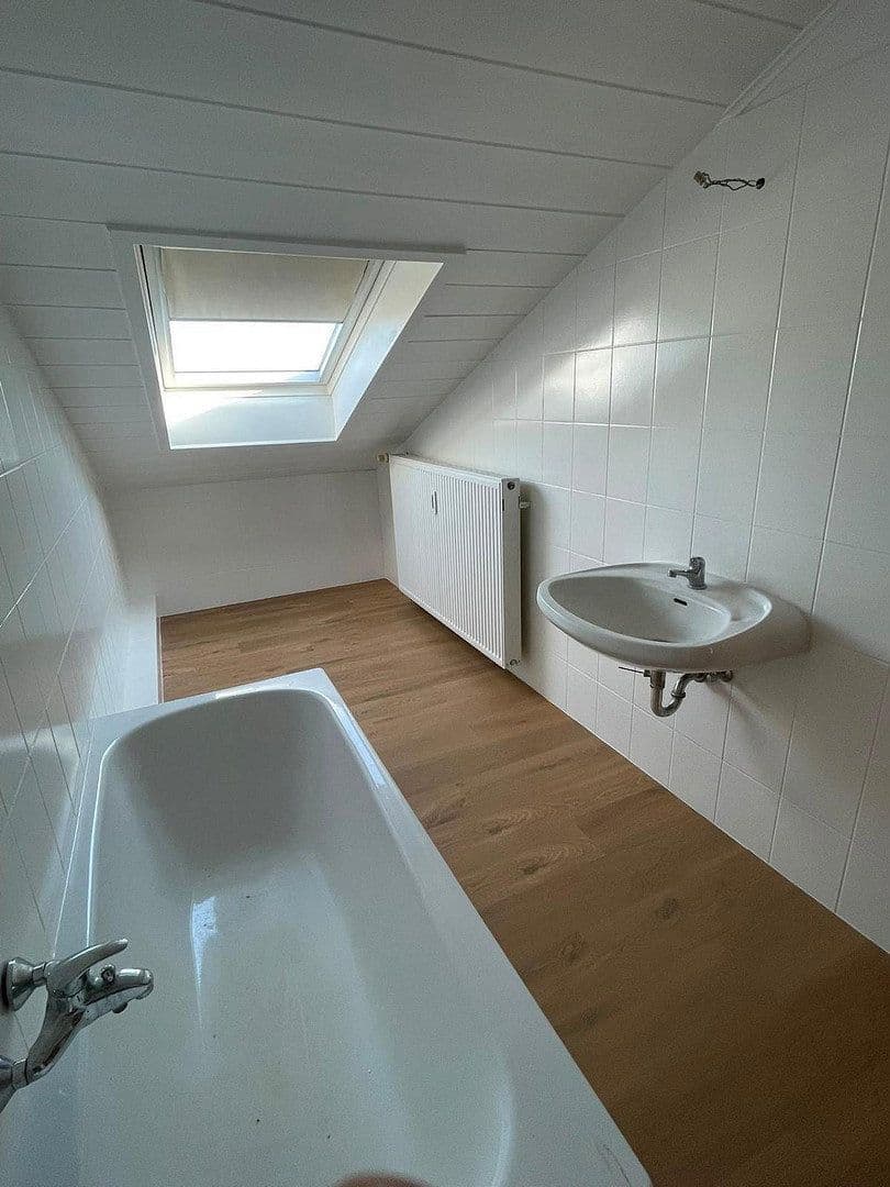 3 bedroom with open-plan kitchen flat to rent, 115 m², Brühl, Baden-Württemberg 3 bedroom with open-plan kitchen flat to rent, 115 m², Brühl, Baden-Württemberg