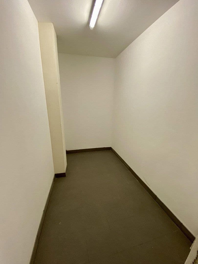 1 bedroom with open-plan kitchen flat to rent, 75 m², Weyerstraße 45, Solingen, North Rhine-Westphalia 1 bedroom with open-plan kitchen flat to rent, 75 m², Weyerstraße 45, Solingen, North Rhine-Westphalia