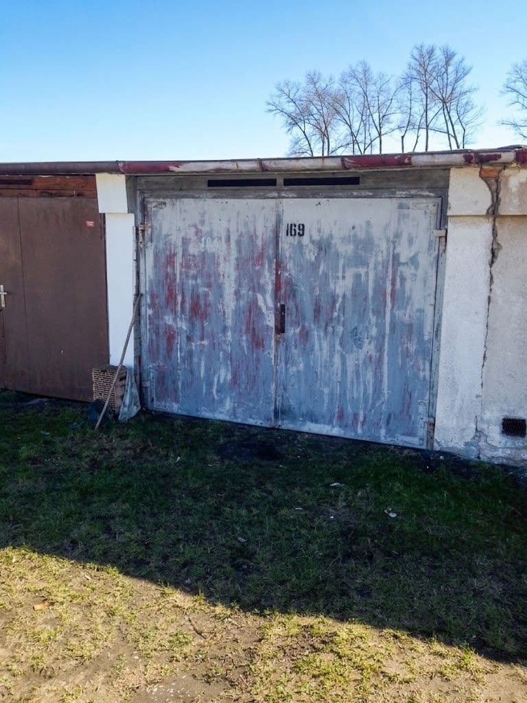 garage for sale, 18 m², kpt. Nálepky, Pardubice, Pardubický Region garage for sale, 18 m², kpt. Nálepky, Pardubice, Pardubický Region