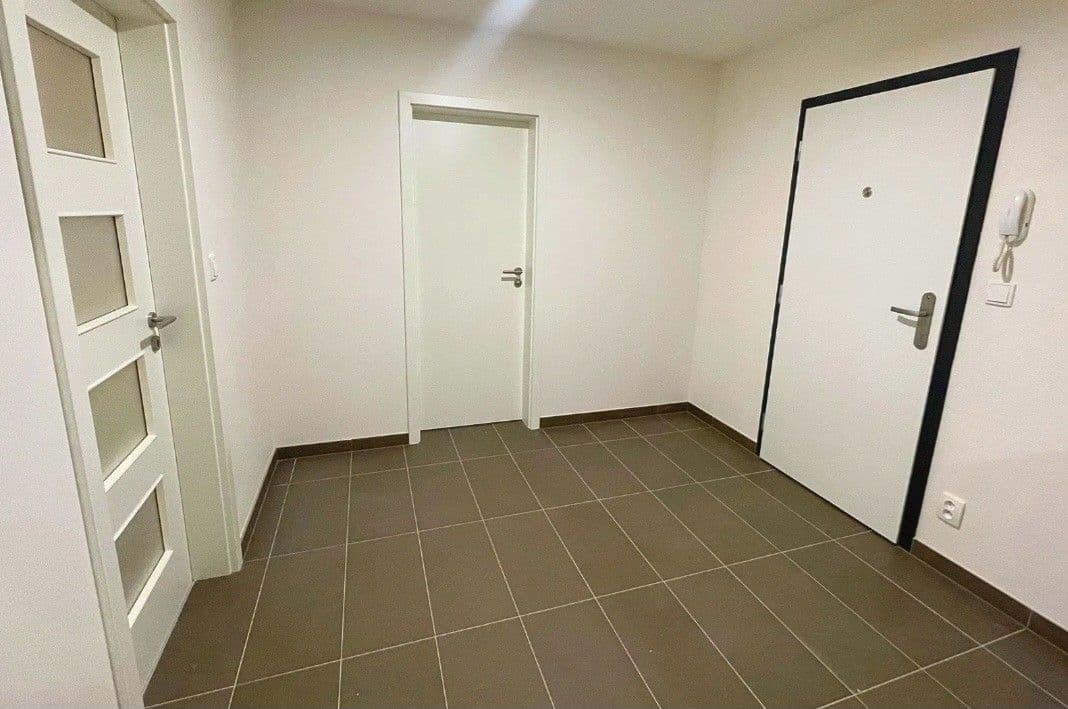 Studio flat to rent, 43 m², Augustina Lukeše, Brandýs nad Labem-Stará Boleslav, Středočeský Region Studio flat to rent, 43 m², Augustina Lukeše, Brandýs nad Labem-Stará Boleslav, Středočeský Region