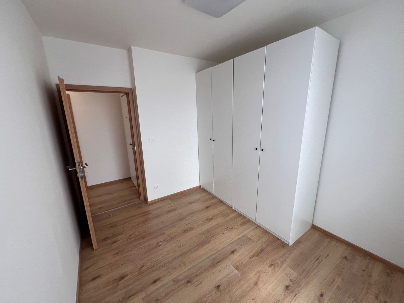 2 bedroom with open-plan kitchen flat to rent, 64 m², Velvarská, Horoměřice, Středočeský Region 2 bedroom with open-plan kitchen flat to rent, 64 m², Velvarská, Horoměřice, Středočeský Region