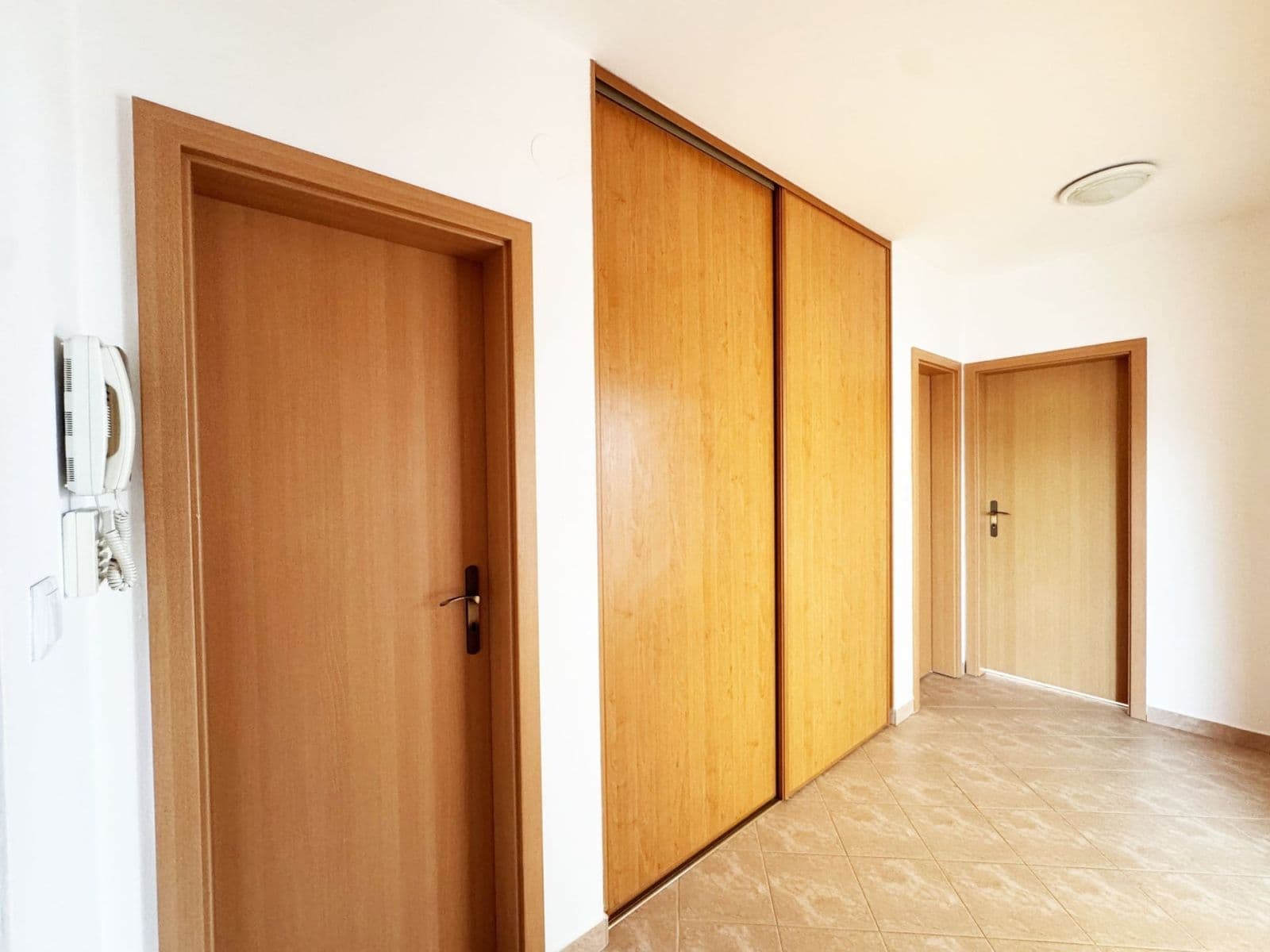 2 bedroom with open-plan kitchen flat to rent, 80 m², Libušská, Prague, Prague 2 bedroom with open-plan kitchen flat to rent, 80 m², Libušská, Prague, Prague
