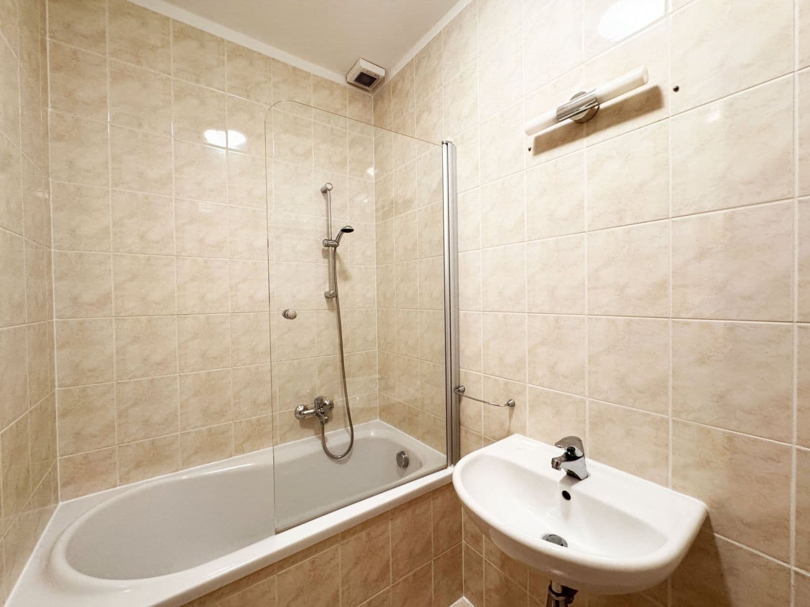2 bedroom with open-plan kitchen flat to rent, 80 m², Libušská, Prague, Prague 2 bedroom with open-plan kitchen flat to rent, 80 m², Libušská, Prague, Prague