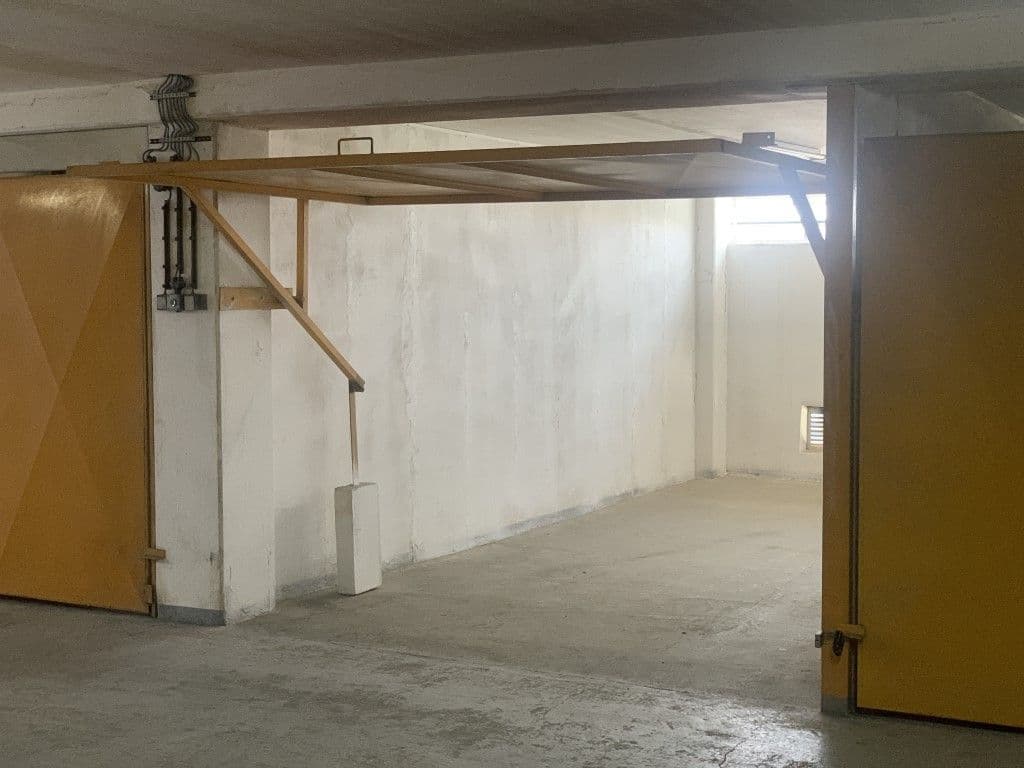 garage to rent, 18 m², Holušická, Prague, Prague garage to rent, 18 m², Holušická, Prague, Prague