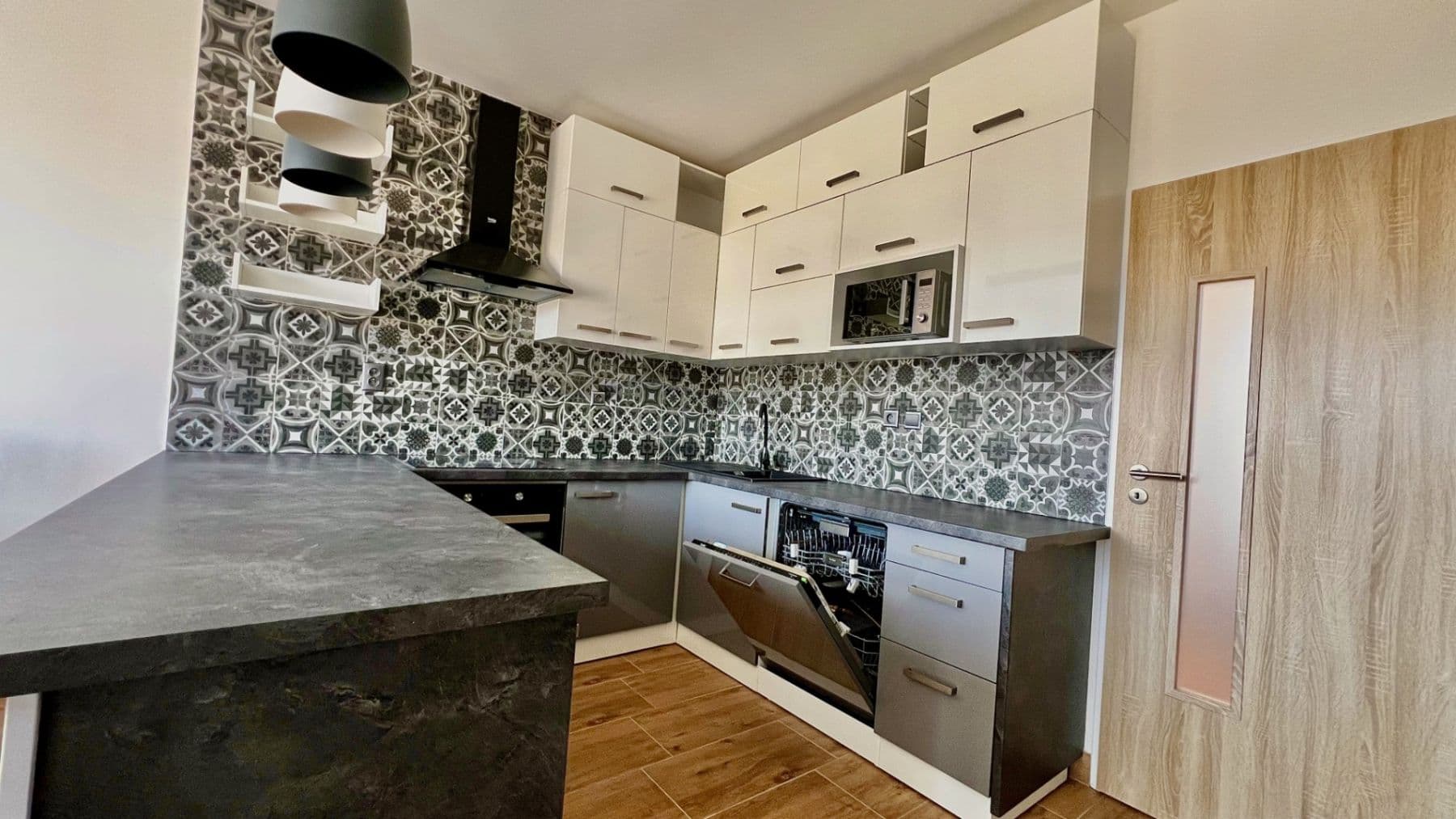 3 bedroom with open-plan kitchen flat to rent, 125 m², Kounice, Středočeský Region 3 bedroom with open-plan kitchen flat to rent, 125 m², Kounice, Středočeský Region