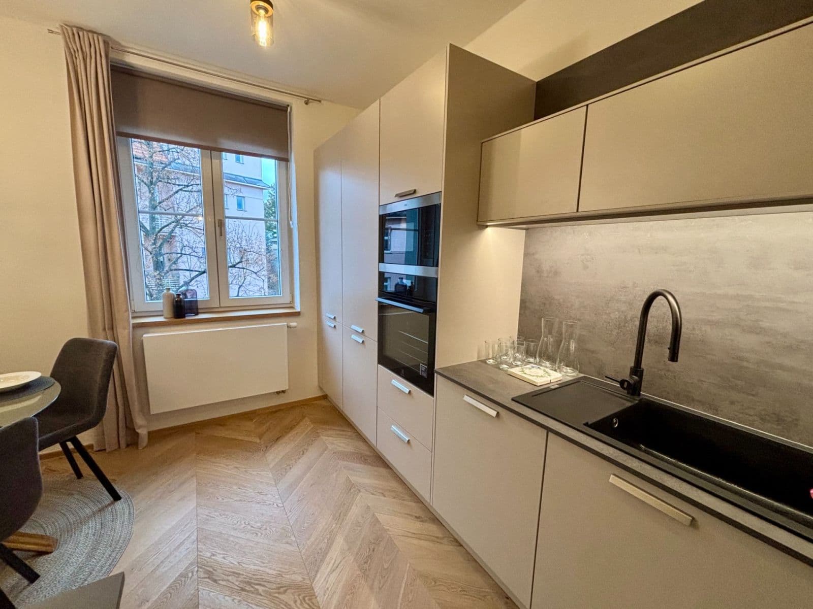 3 bedroom with open-plan kitchen flat to rent, 89 m², Na Zlatnici, Prague, Prague 3 bedroom with open-plan kitchen flat to rent, 89 m², Na Zlatnici, Prague, Prague