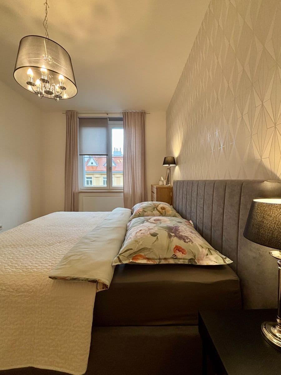 3 bedroom with open-plan kitchen flat to rent, 89 m², Na Zlatnici, Prague, Prague 3 bedroom with open-plan kitchen flat to rent, 89 m², Na Zlatnici, Prague, Prague