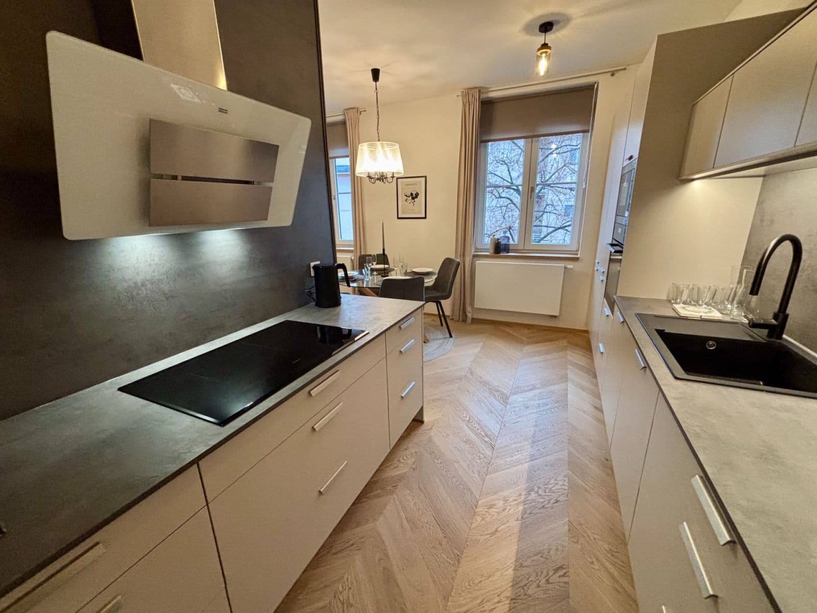 3 bedroom with open-plan kitchen flat to rent, 89 m², Na Zlatnici, Prague, Prague 3 bedroom with open-plan kitchen flat to rent, 89 m², Na Zlatnici, Prague, Prague