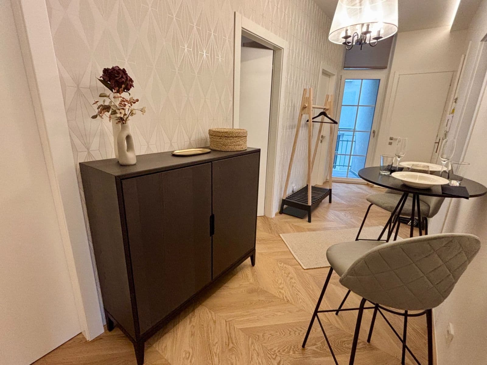3 bedroom with open-plan kitchen flat to rent, 89 m², Na Zlatnici, Prague, Prague 3 bedroom with open-plan kitchen flat to rent, 89 m², Na Zlatnici, Prague, Prague
