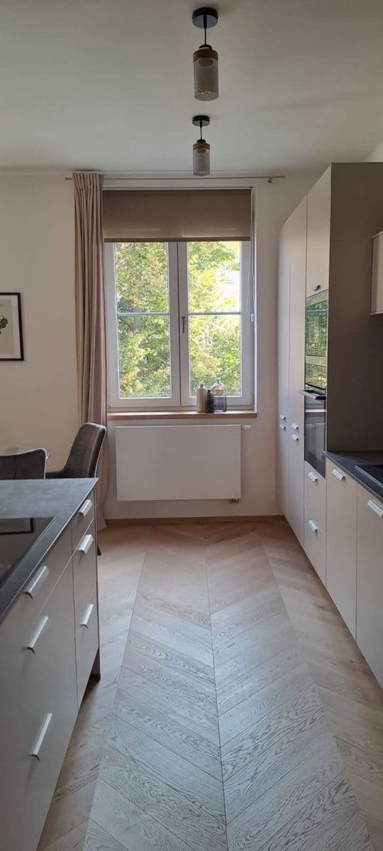 3 bedroom with open-plan kitchen flat to rent, 89 m², Na Zlatnici, Prague, Prague 3 bedroom with open-plan kitchen flat to rent, 89 m², Na Zlatnici, Prague, Prague