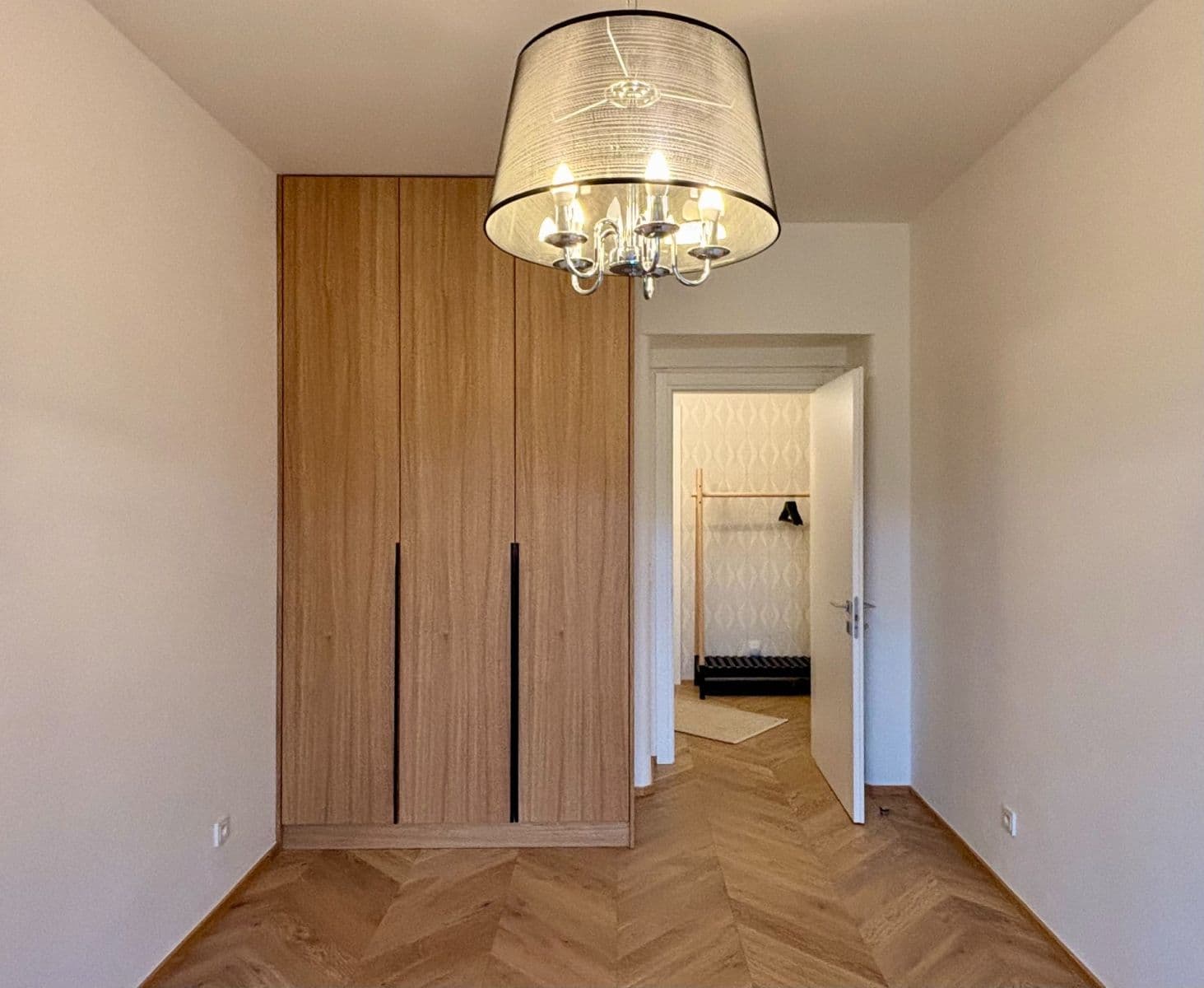 3 bedroom with open-plan kitchen flat to rent, 89 m², Na Zlatnici, Prague, Prague 3 bedroom with open-plan kitchen flat to rent, 89 m², Na Zlatnici, Prague, Prague