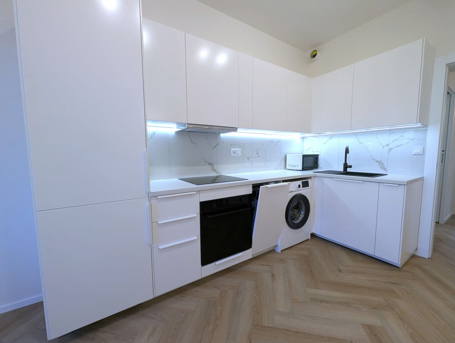 1 bedroom with open-plan kitchen flat to rent, 51 m², Bořivojova, Prague, Prague 1 bedroom with open-plan kitchen flat to rent, 51 m², Bořivojova, Prague, Prague