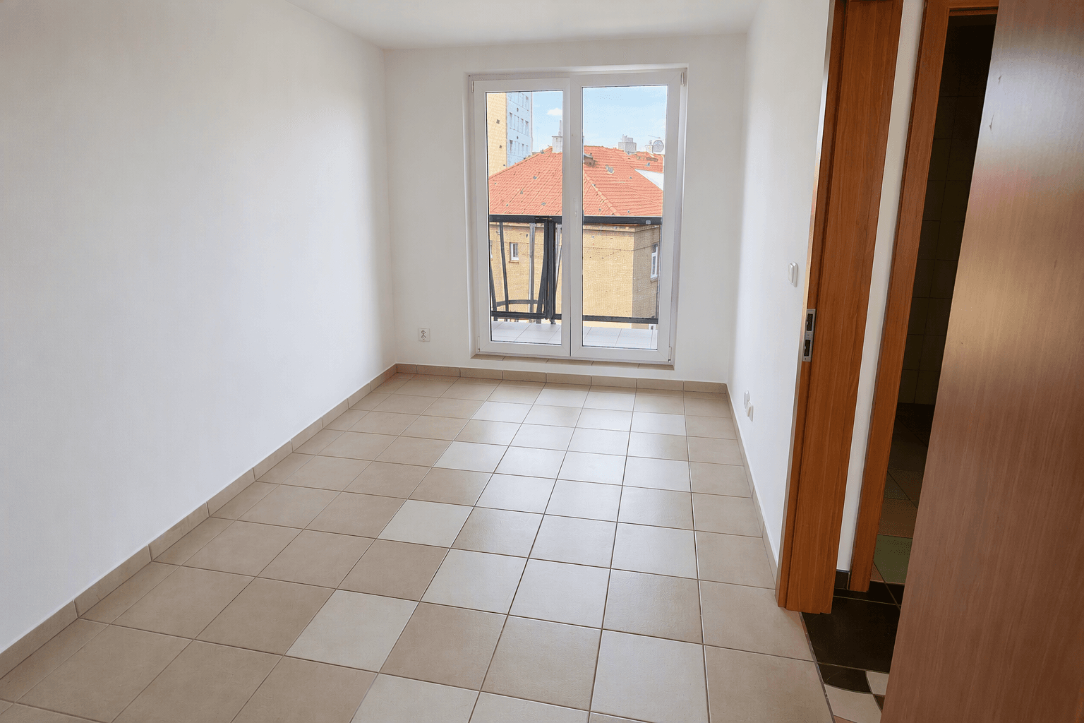 3 bedroom with open-plan kitchen flat to rent, 109 m², Pod Lipami, Prague, Prague 3 bedroom with open-plan kitchen flat to rent, 109 m², Pod Lipami, Prague, Prague