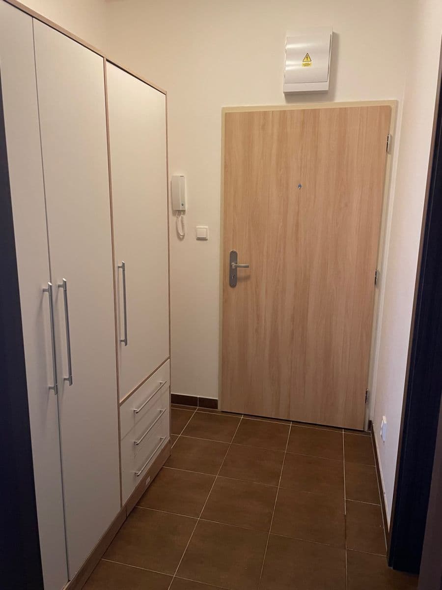 Studio flat to rent, 30 m², Jaroslava Holečka, Kladno, Středočeský Region Studio flat to rent, 30 m², Jaroslava Holečka, Kladno, Středočeský Region