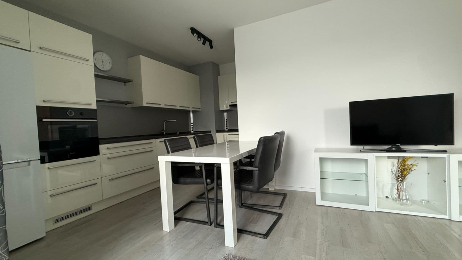 1 bedroom with open-plan kitchen flat to rent, 49 m², Zvěřinova, Prague, Prague 1 bedroom with open-plan kitchen flat to rent, 49 m², Zvěřinova, Prague, Prague