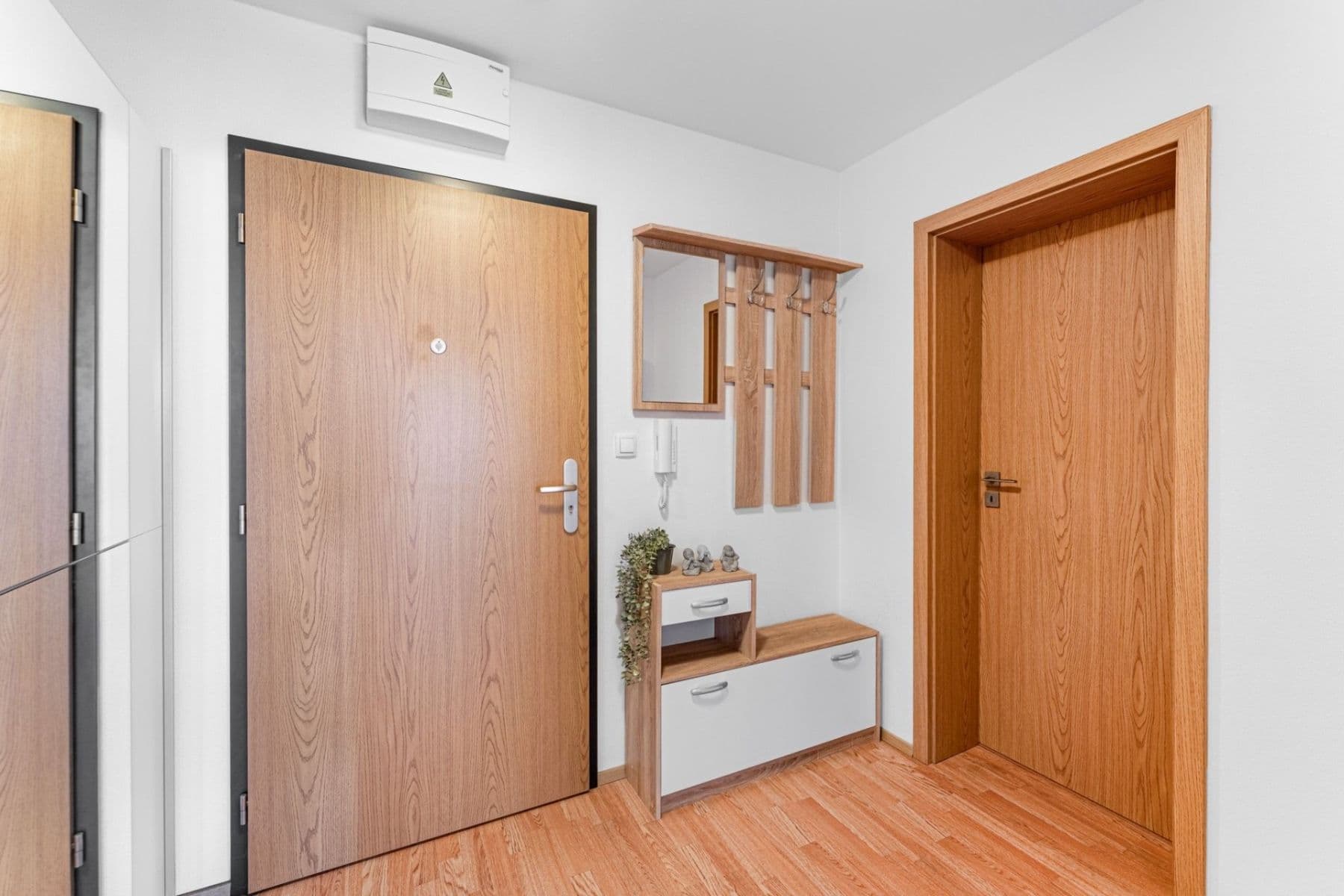 1 bedroom with open-plan kitchen flat to rent, 52 m², Ječná, Hostivice, Středočeský Region 1 bedroom with open-plan kitchen flat to rent, 52 m², Ječná, Hostivice, Středočeský Region