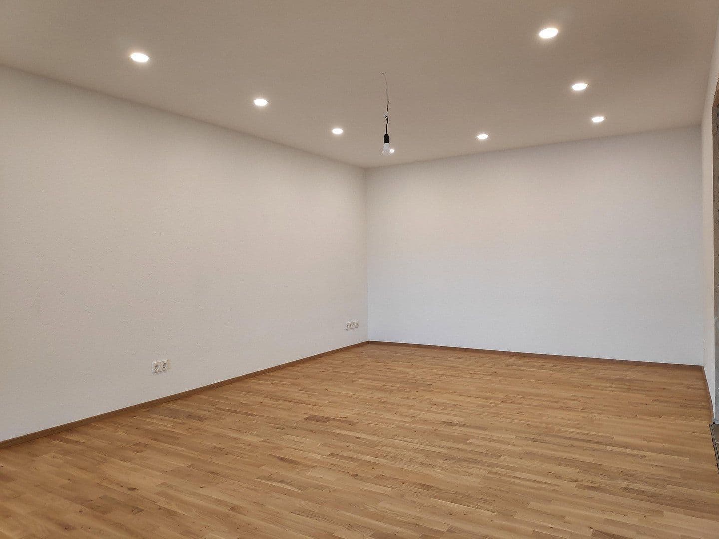 2 bedroom with open-plan kitchen flat to rent, 83 m², Neuhausen auf den Fildern, Baden-Württemberg 2 bedroom with open-plan kitchen flat to rent, 83 m², Neuhausen auf den Fildern, Baden-Württemberg