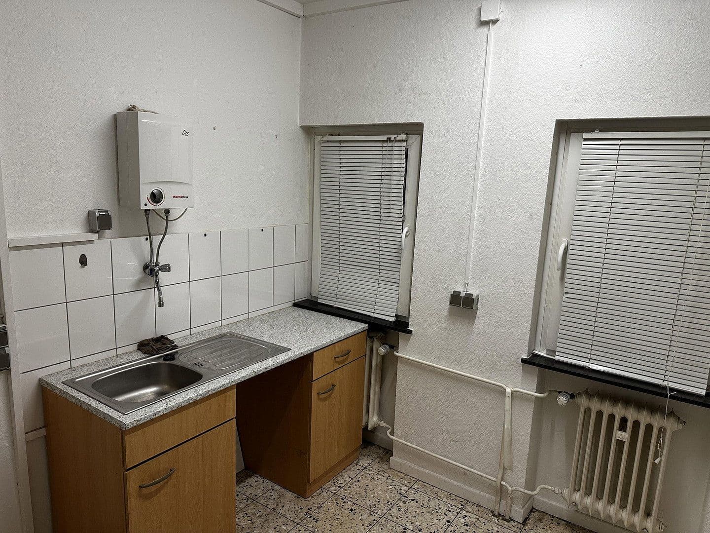 office to rent, 124 m², Alte Landstraße 18, Ebsdorfergrund, Hesse office to rent, 124 m², Alte Landstraße 18, Ebsdorfergrund, Hesse